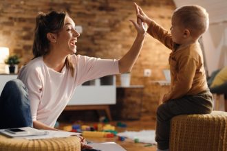 Garde d'enfant en 2026 : quelles aides pour réduire la facture ?