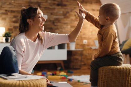 Garde d'enfant en 2026 : quelles aides pour réduire la facture ?